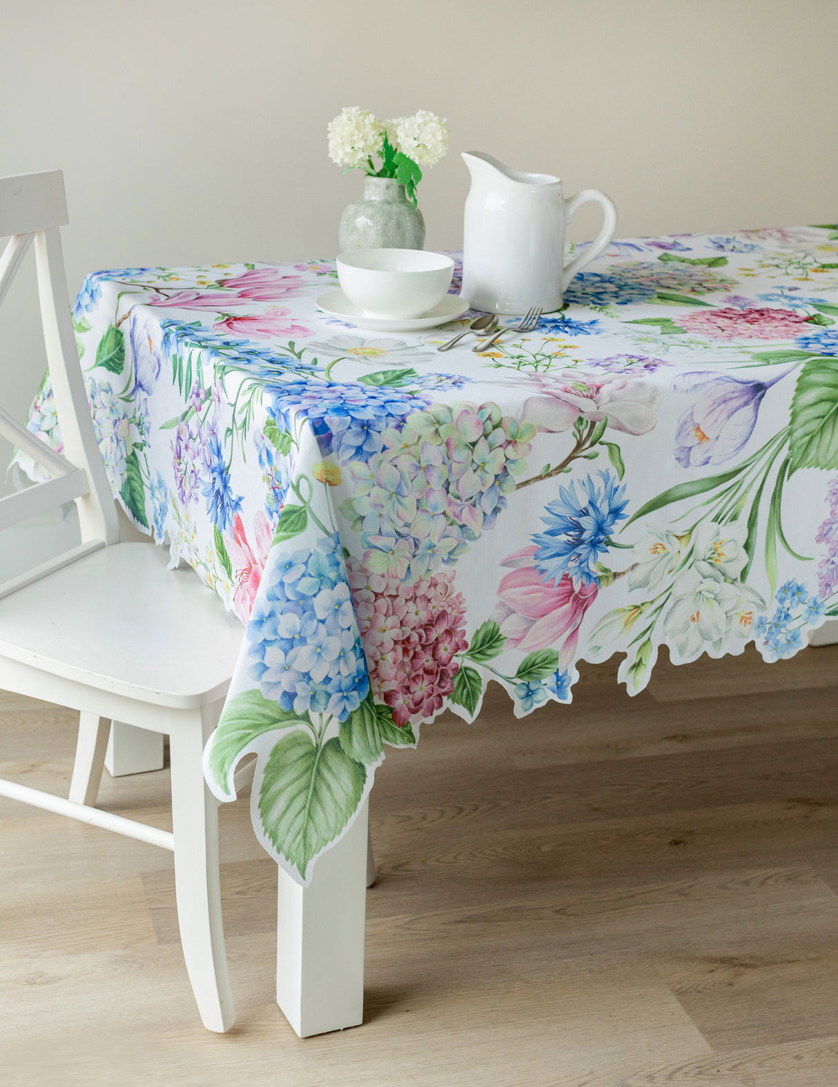 Hampton Garden Shaped Edge Tablecloth