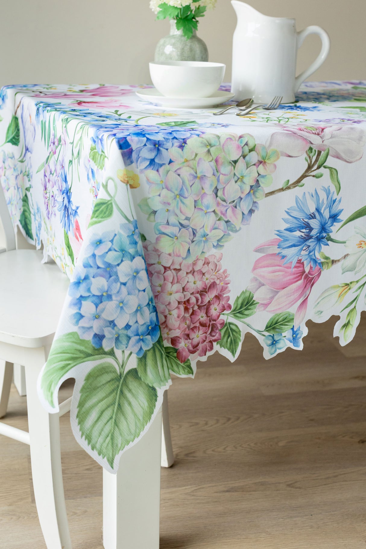 Hampton Garden Shaped Edge Tablecloth