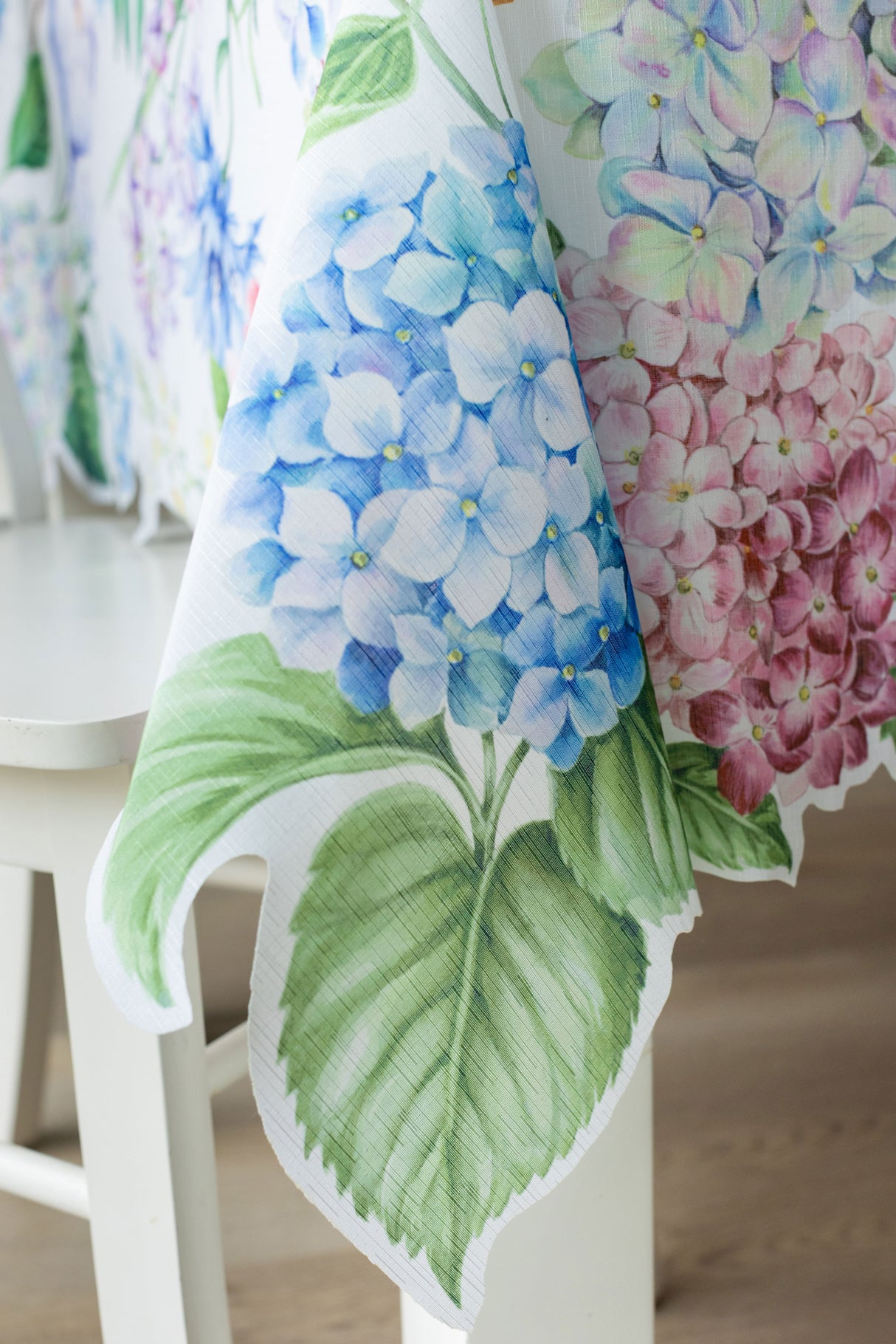 Hampton Garden Shaped Edge Tablecloth