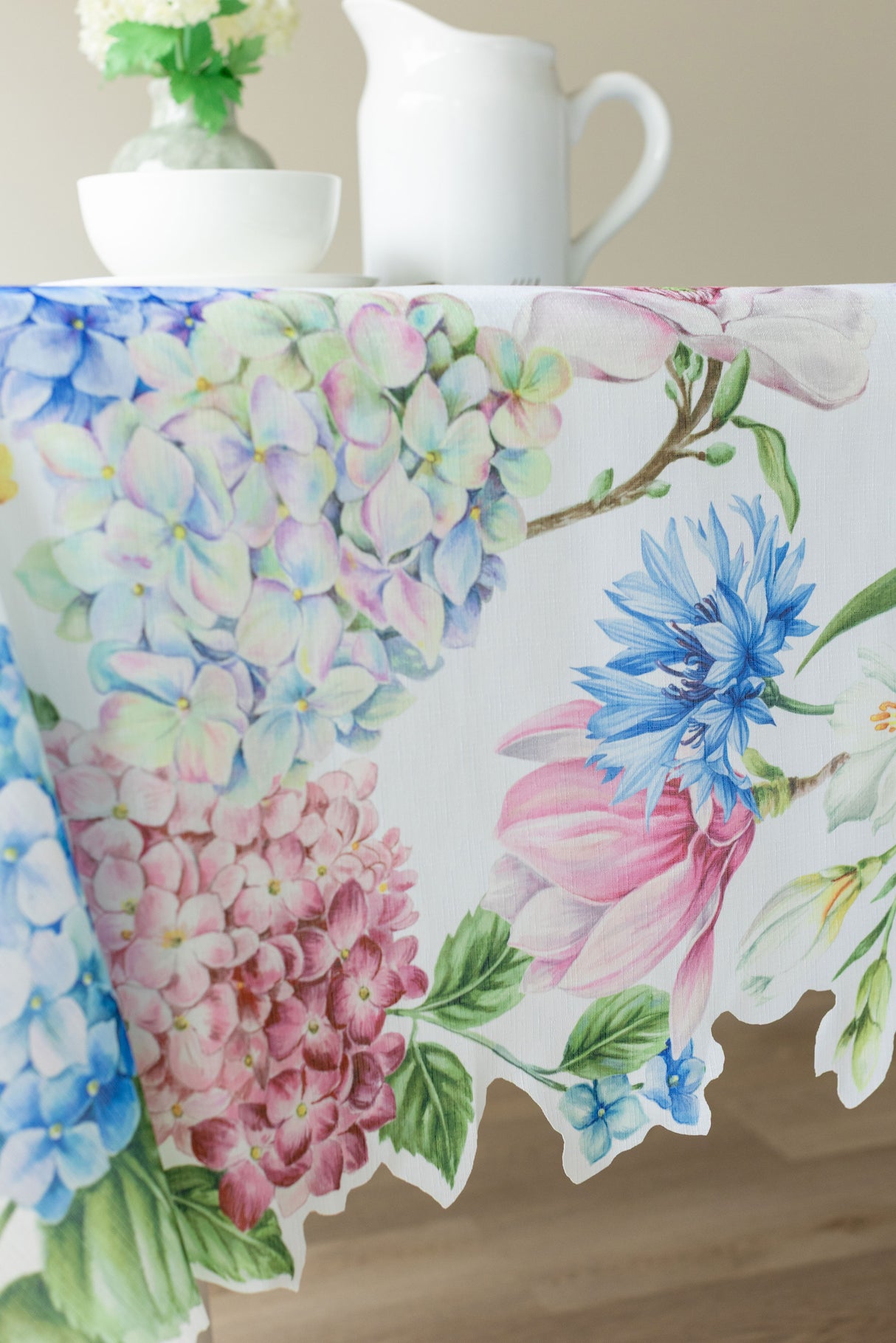 Hampton Garden Shaped Edge Tablecloth