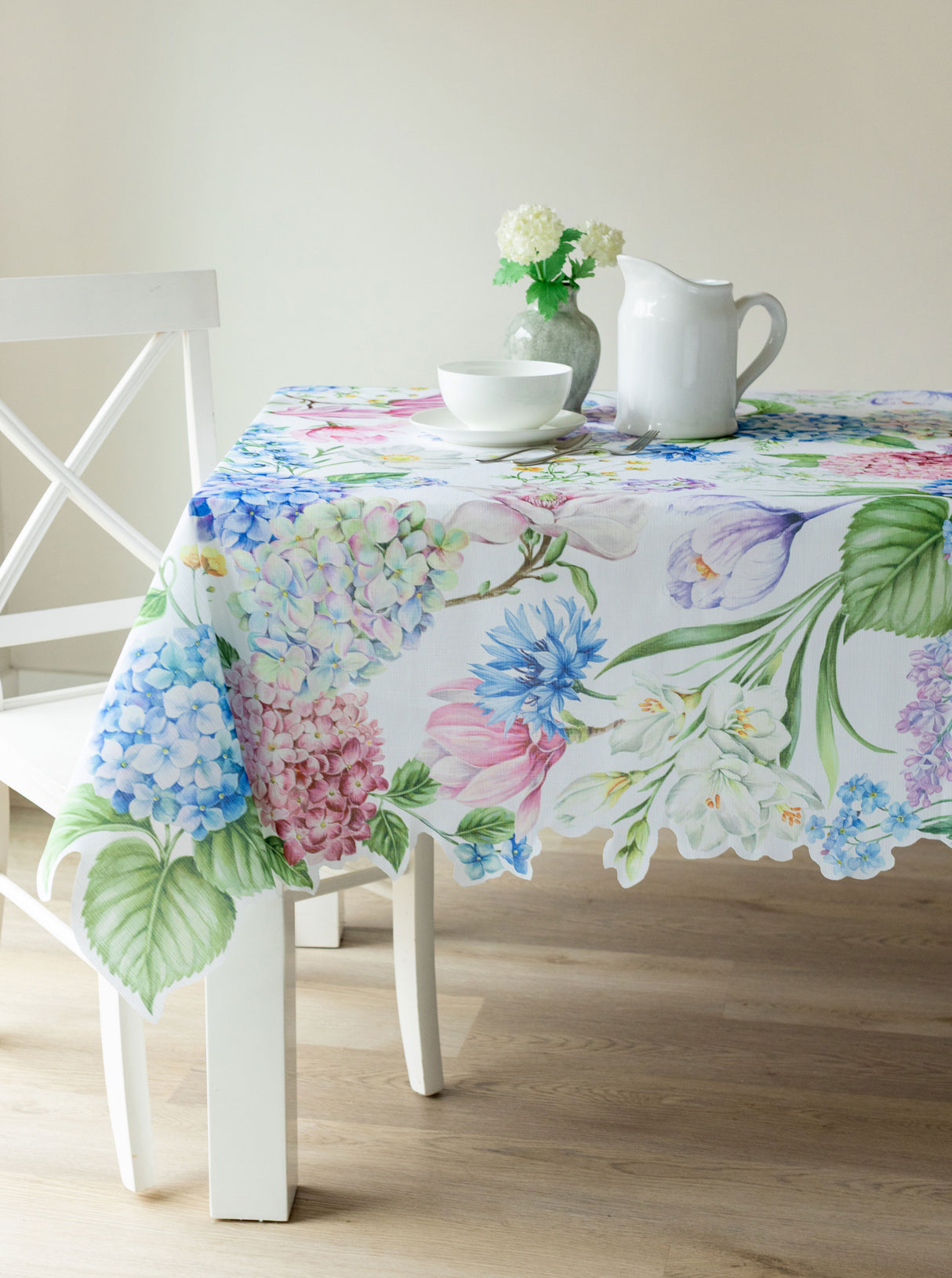 Hampton Garden Shaped Edge Tablecloth
