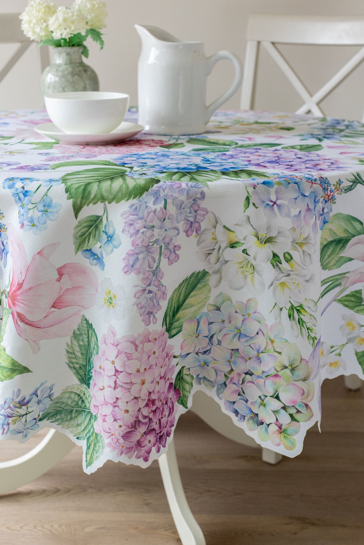 Hampton Garden Shaped Edge Tablecloth