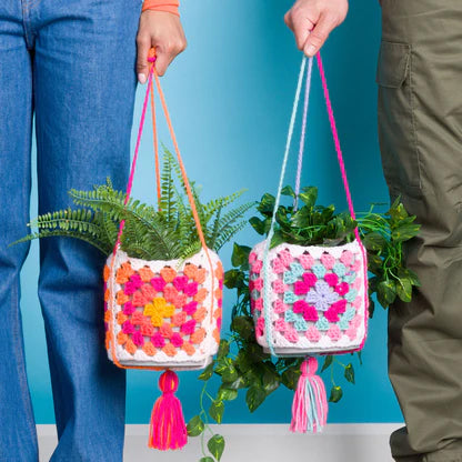 Modèle de jardin suspendu de grand-mère au crochet coeur rouge gratuit