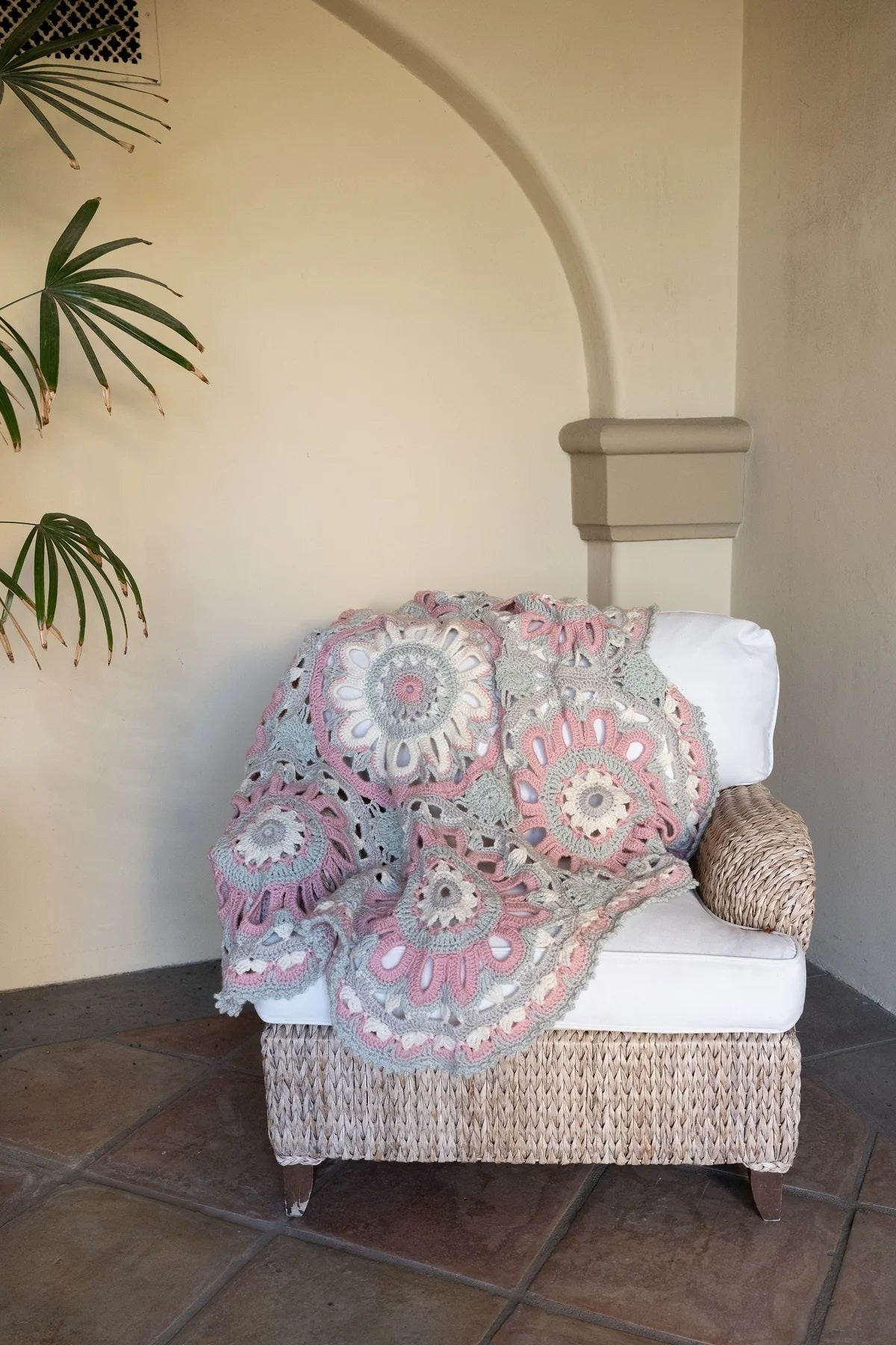 Free Circle of Flowers Afghan Pattern