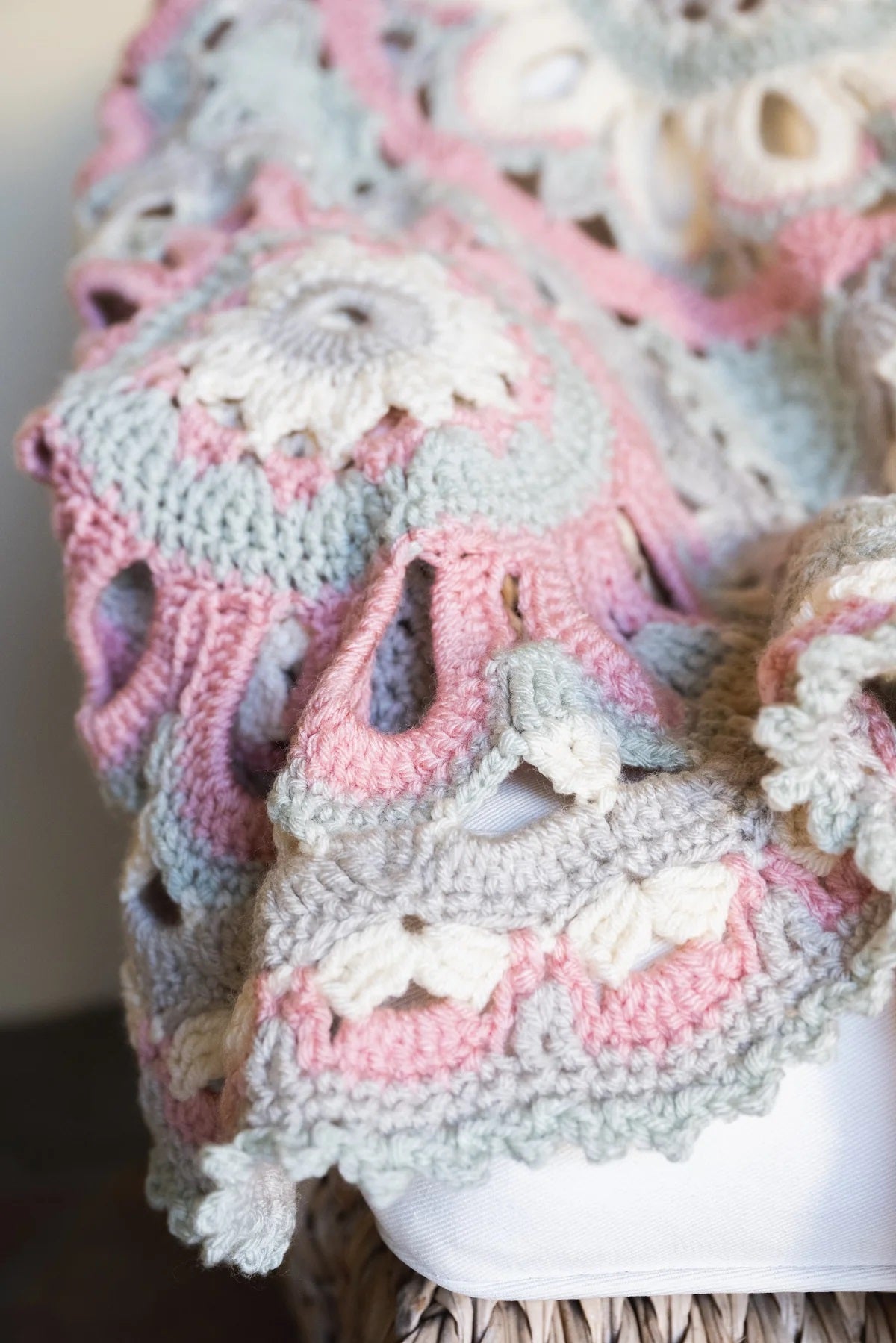 Free Circle of Flowers Afghan Pattern