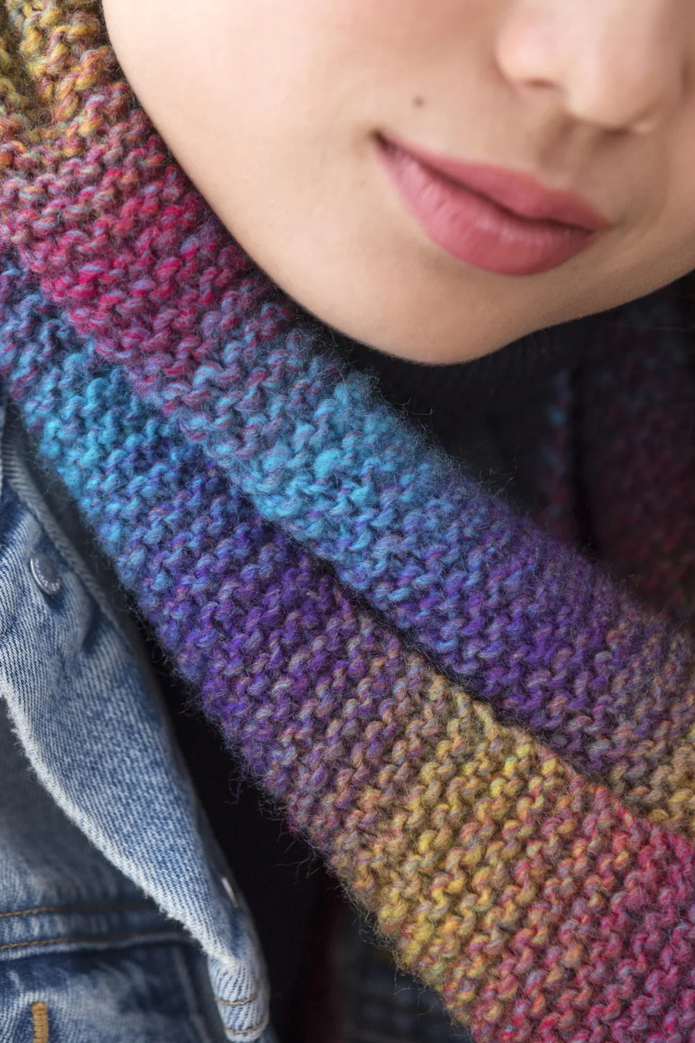 Free Cowl with a Twist Pattern