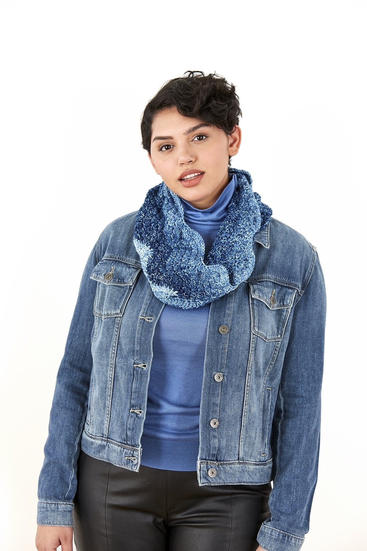 Free Gradiant Ripple Cowl Pattern