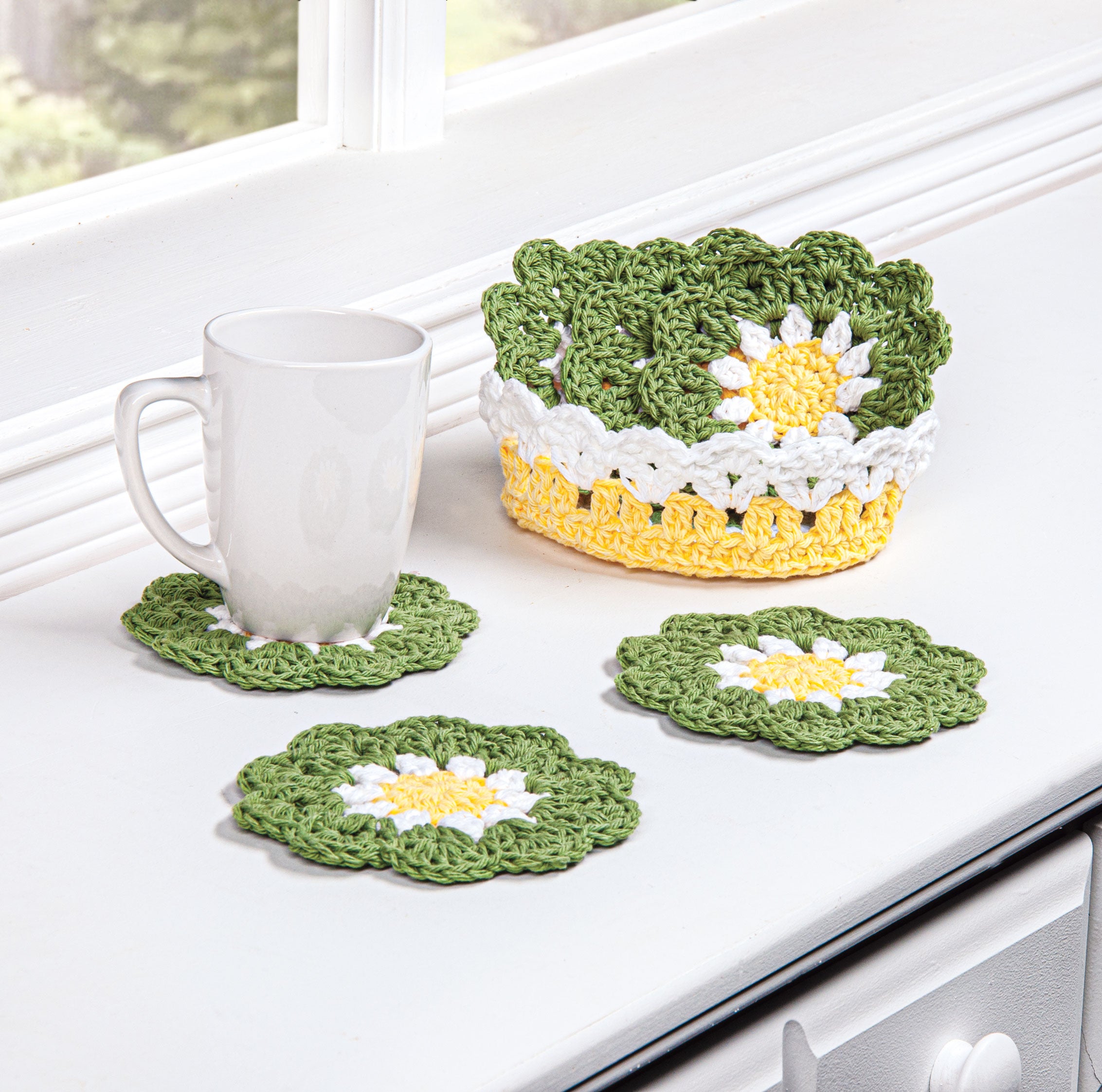 Daisy Coasters and Holder Set – Mary Maxim