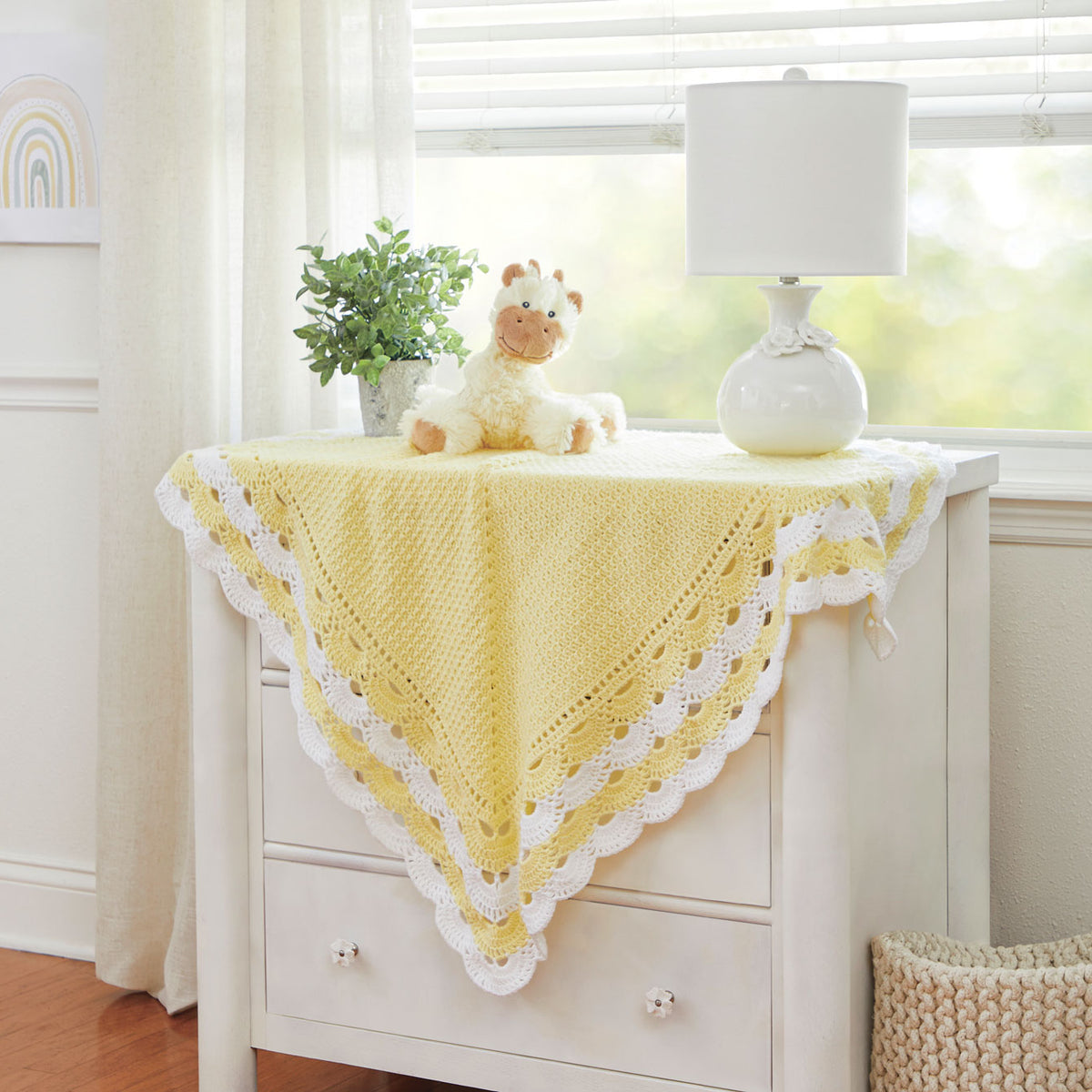 Lacy Scalloped Crochet Baby Blanket – Mary Maxim