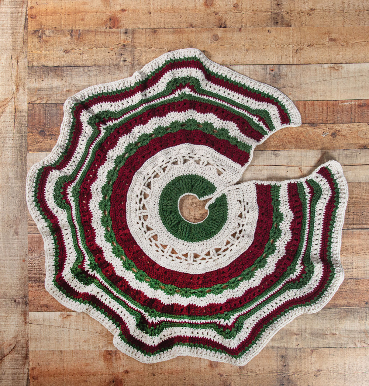 Olde World Tree Skirt