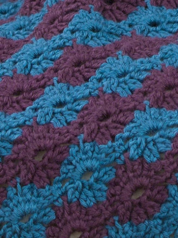 Modèle de robe de tour de poses d'hiver gratuit