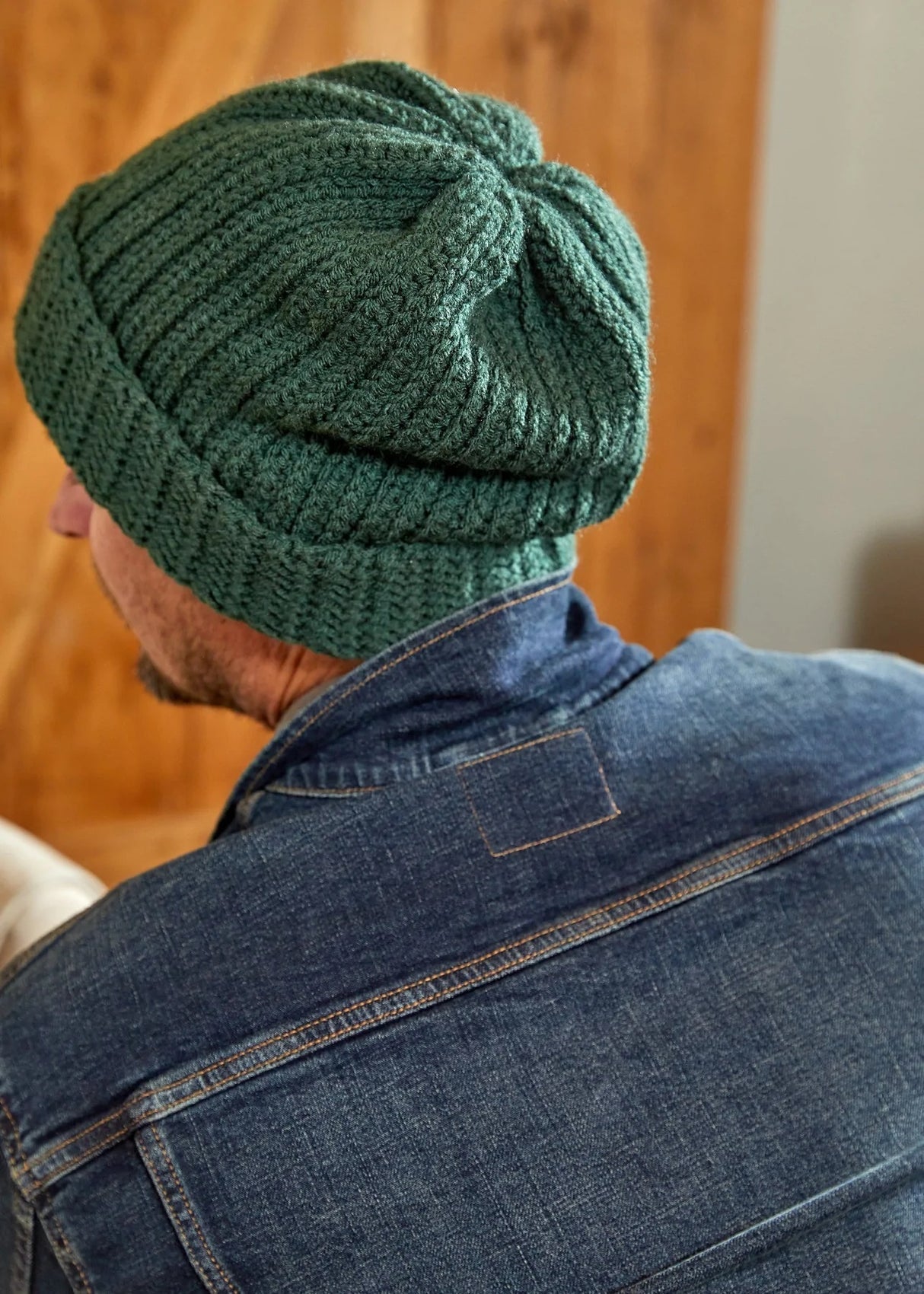 Patrón de gorro de ganchillo acanalado Juniper gratis