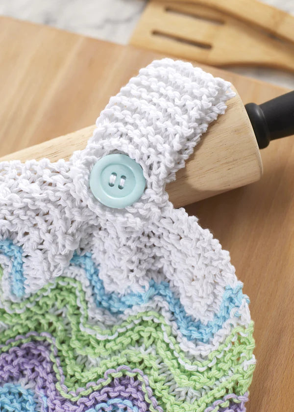 Patrón de toalla de cocina con rayas de chevron gratis