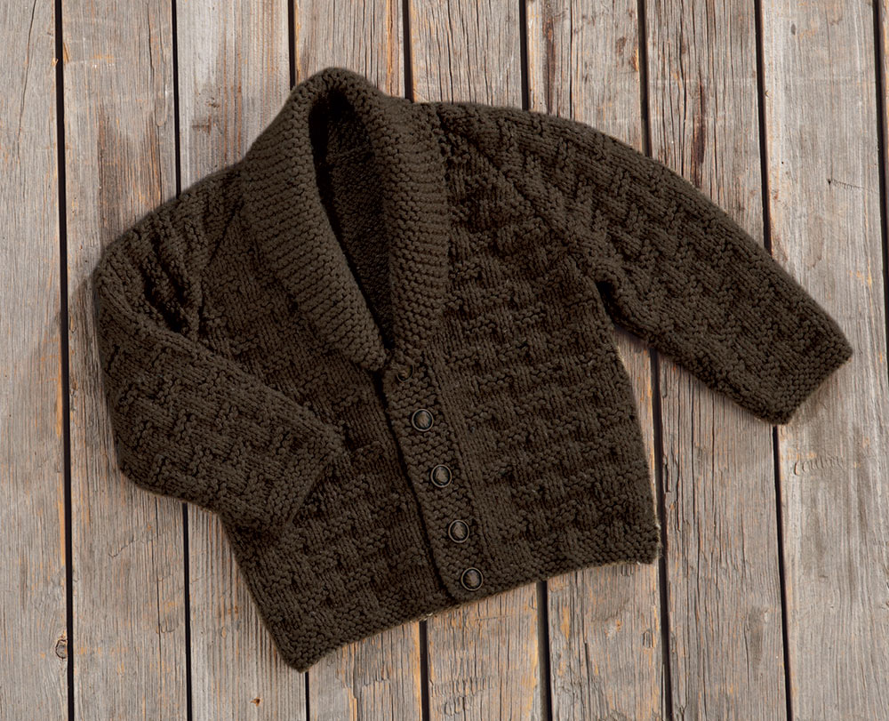 Patrón de cárdigan con cuello chal para niños