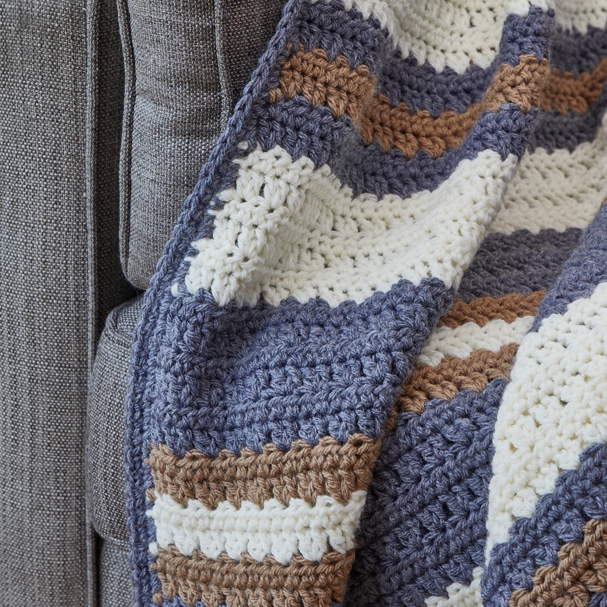 Jeté à rayures au crochet