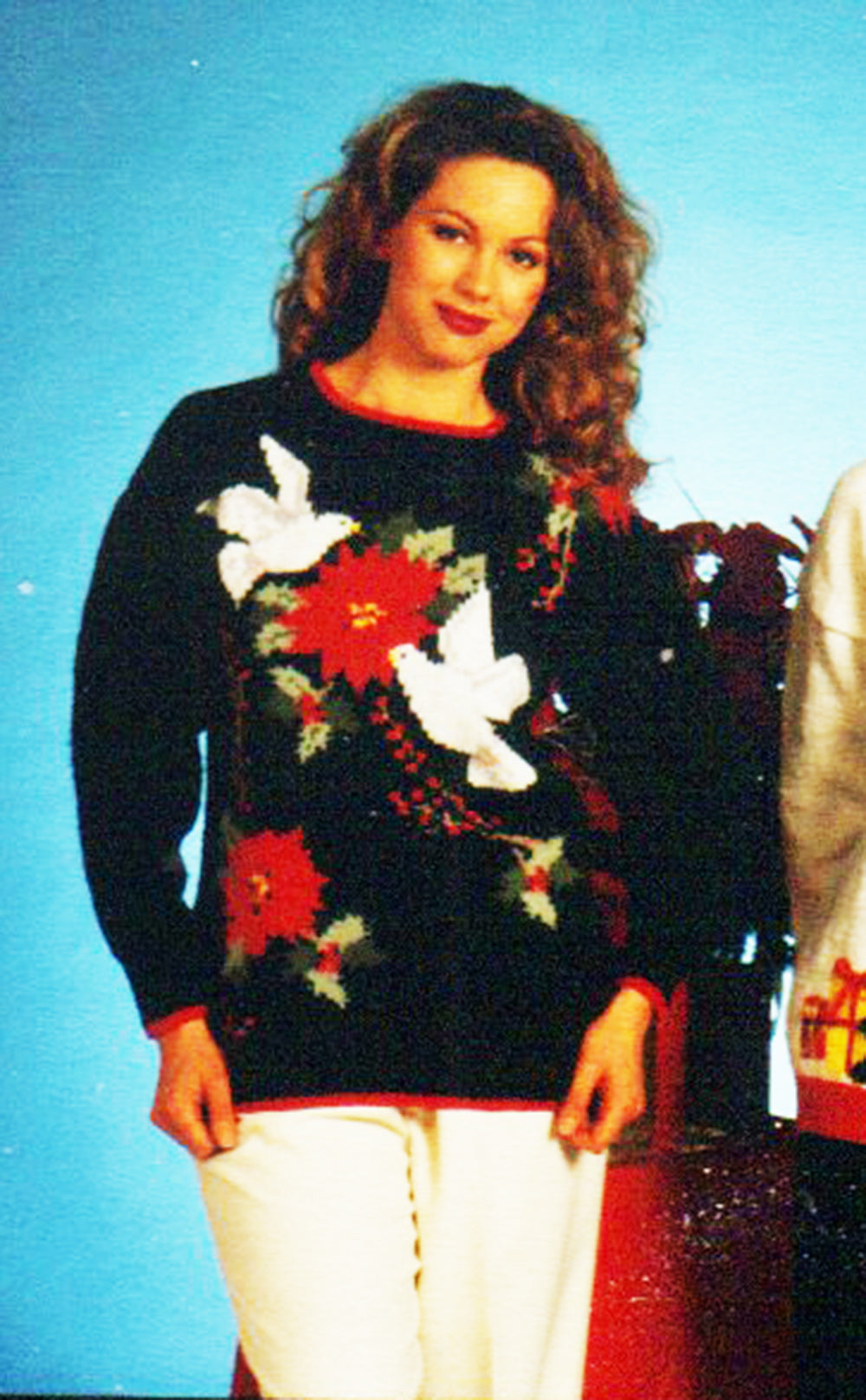 Patrón de túnica de palomas y acebo