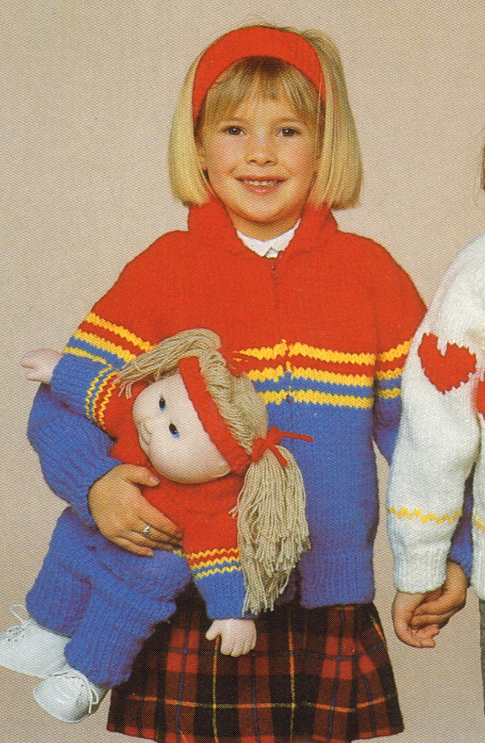 Patrón de cárdigan de muñeca de rayas primarias