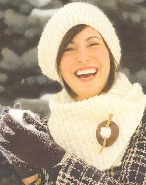 Modèle de chapeau et d'écharpe Aran noués