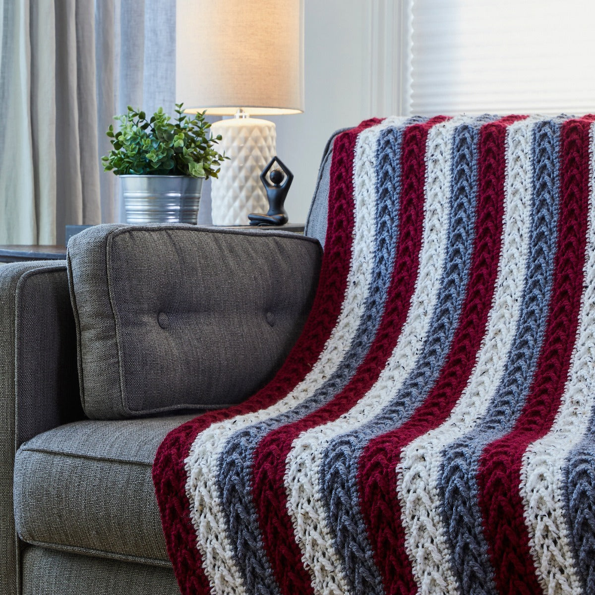 Jeté à pointe de flèche rayée