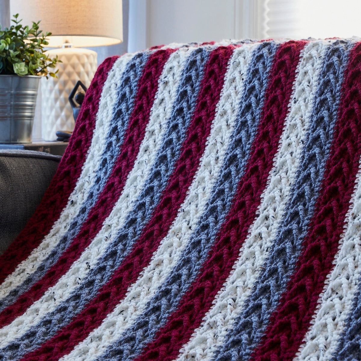 Jeté à pointe de flèche rayée