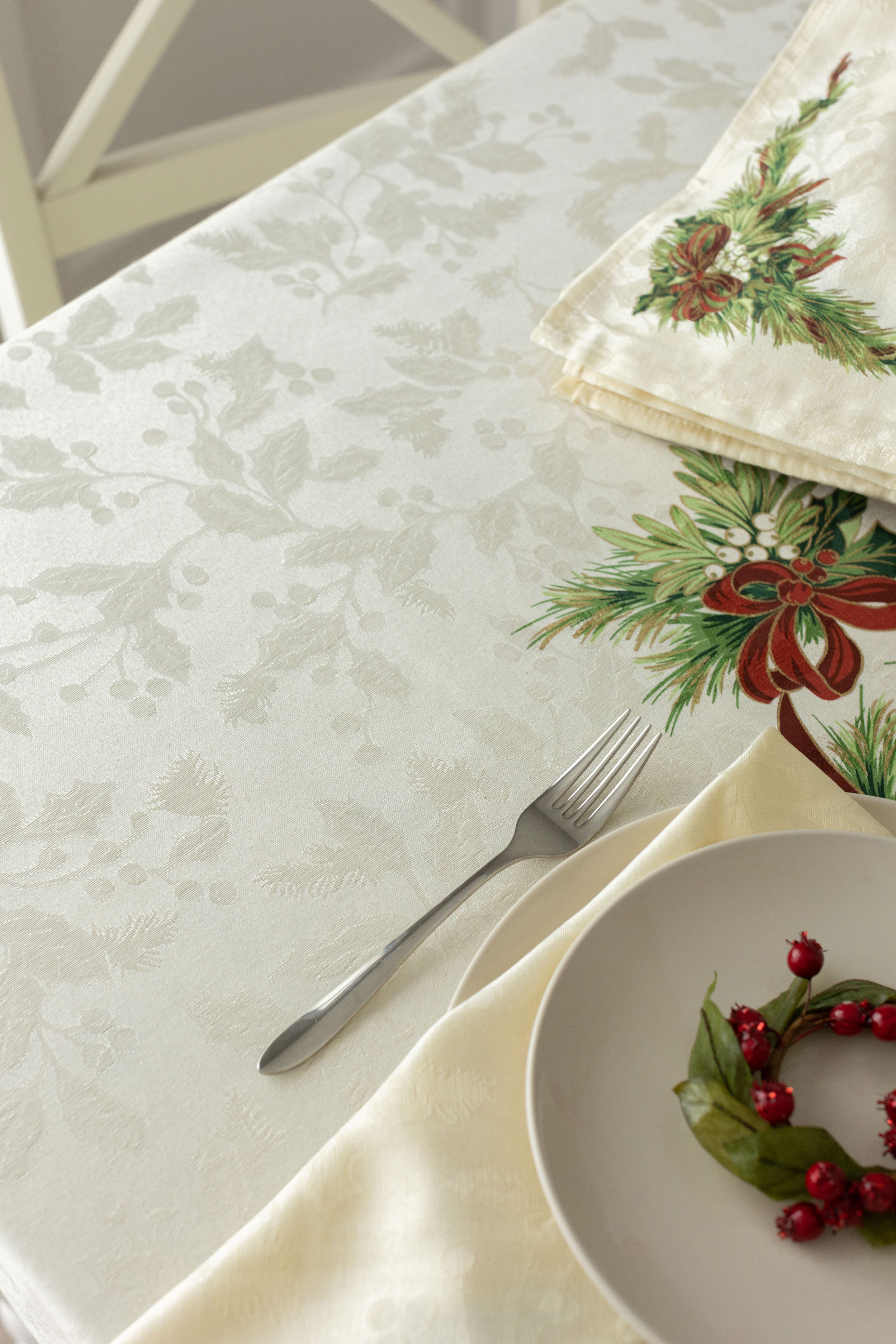 Christmas Ribbons Tablecloth – Mary Maxim