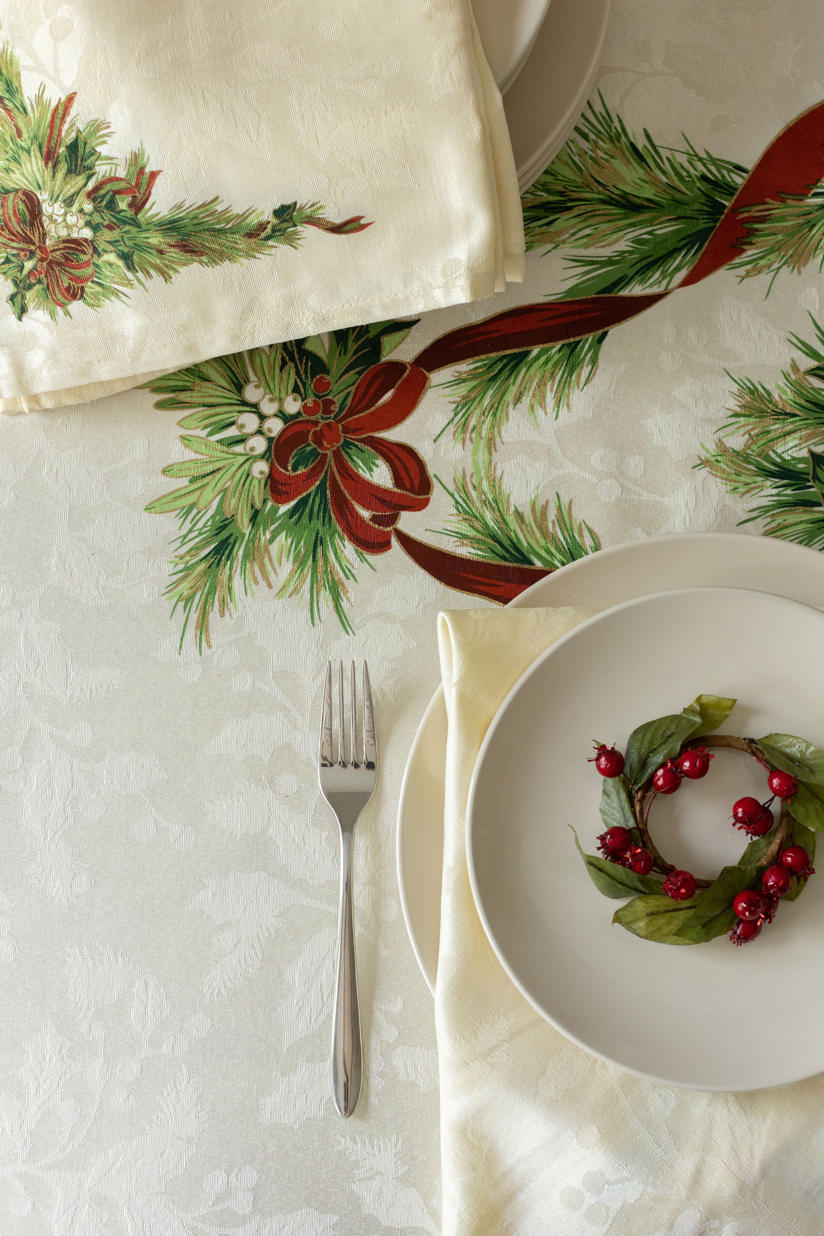 Christmas Ribbons Tablecloth – Mary Maxim