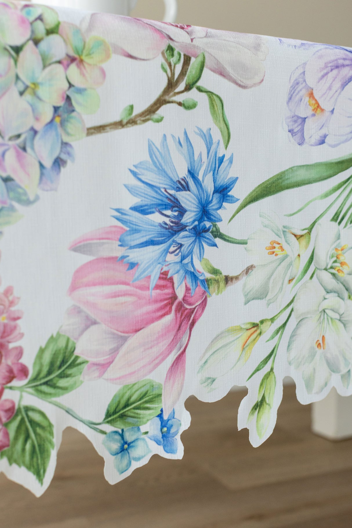 Hampton Garden Shaped Edge Tablecloth