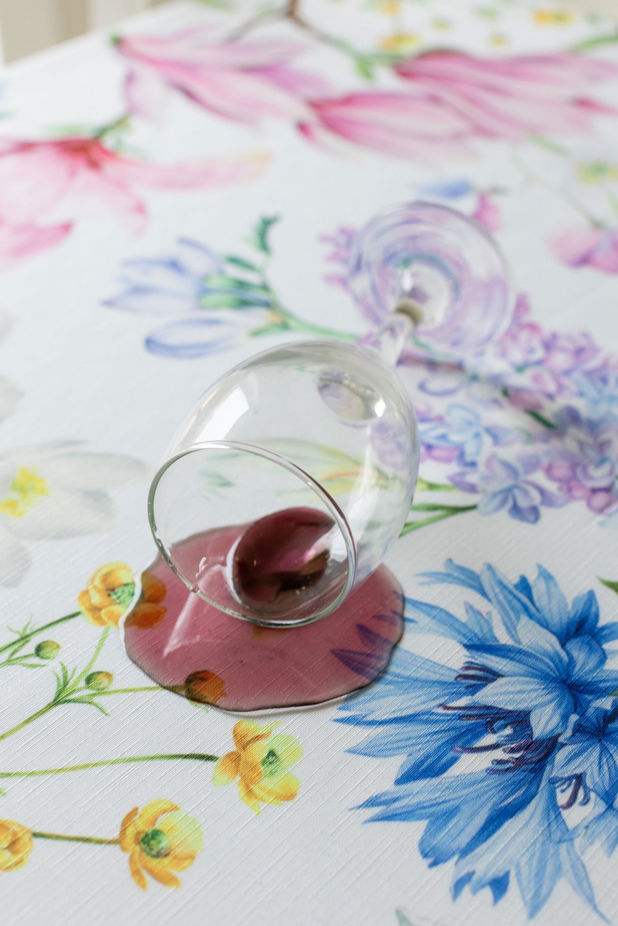 Hampton Garden Shaped Edge Tablecloth