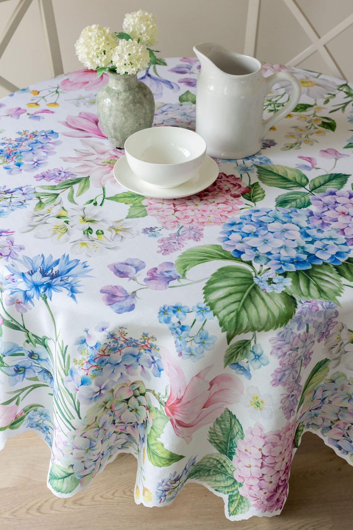 Hampton Garden Shaped Edge Tablecloth