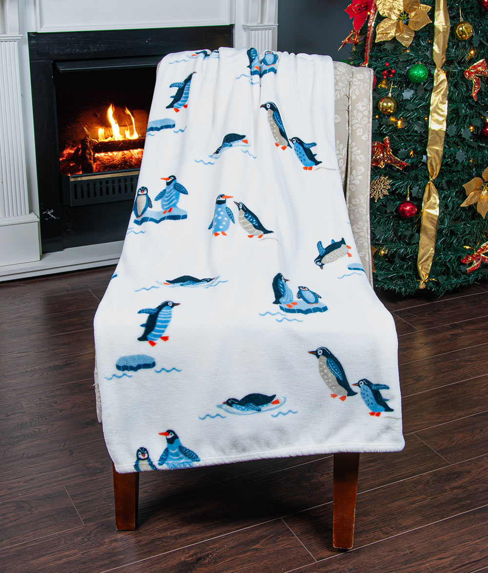 Velvet Plush Holiday Throw - Penguins