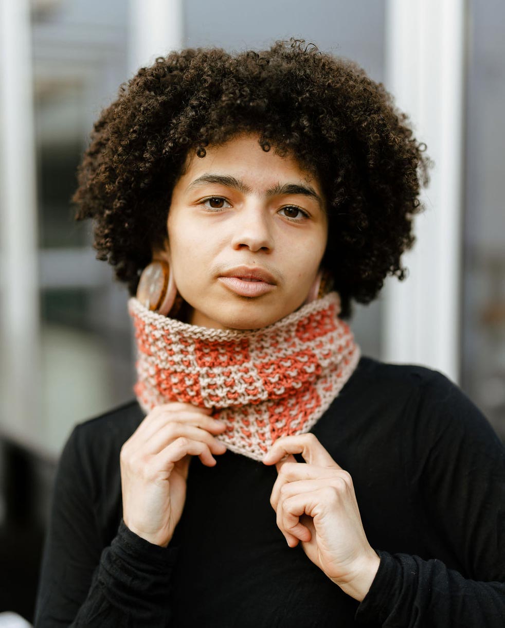 Checkmate Knit Cowl – Mary Maxim