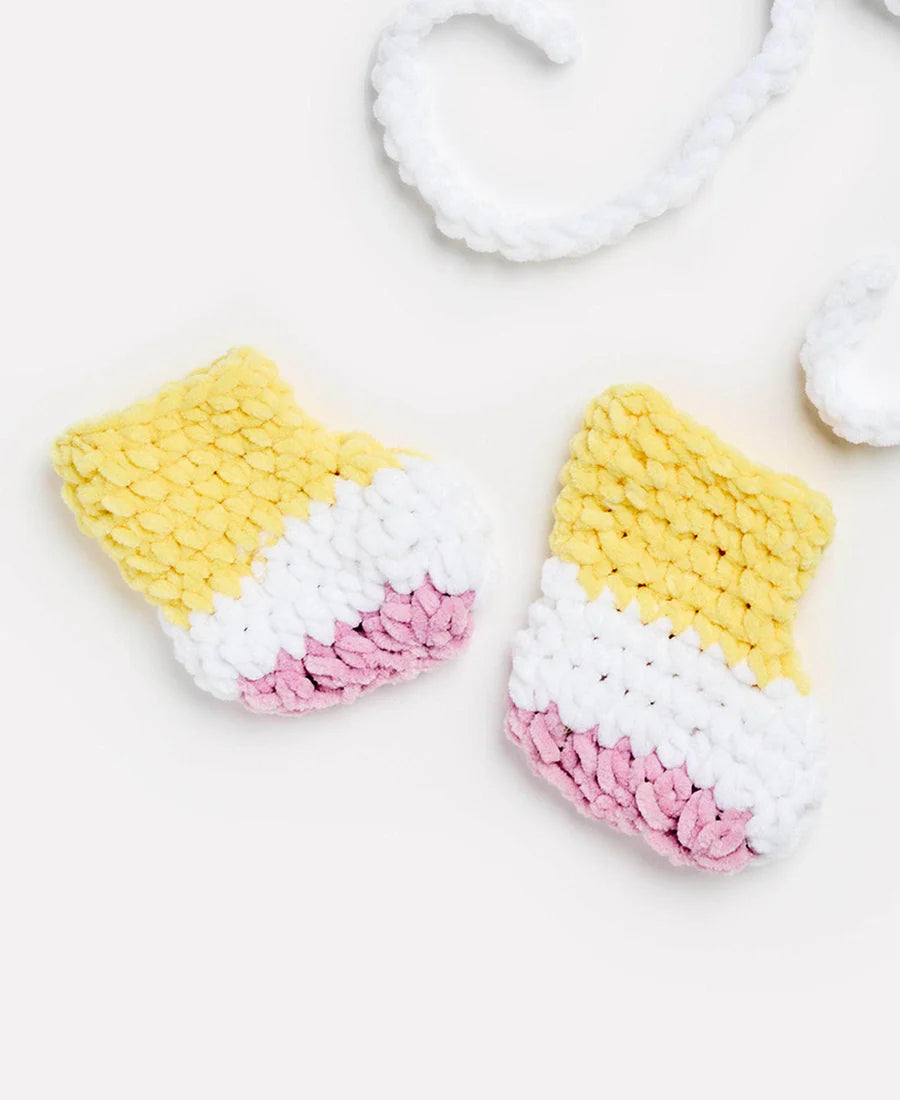 Free Afternoon Stroll Baby's Bonnet & Booties Pattern