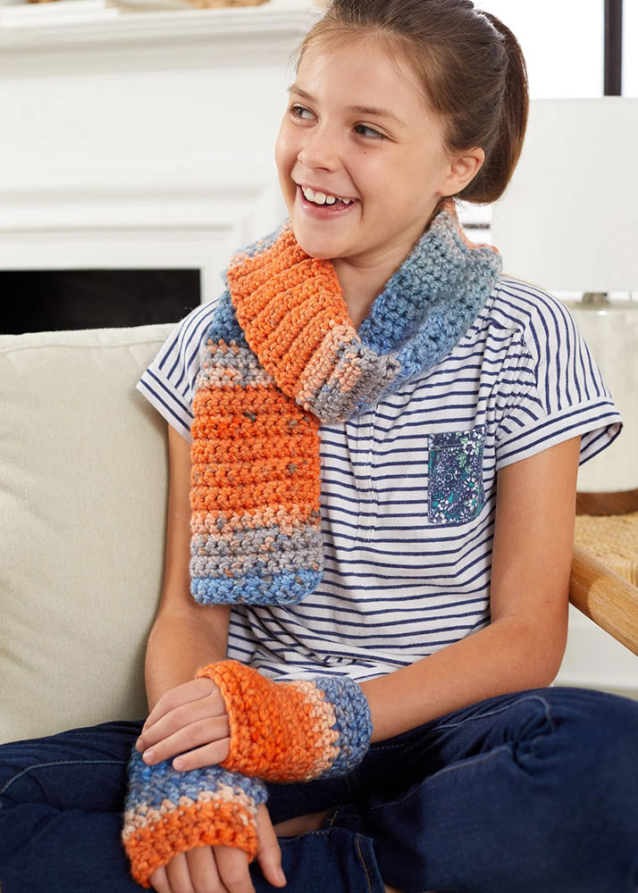Free My First Crochet Scarf and Mitts Pattern