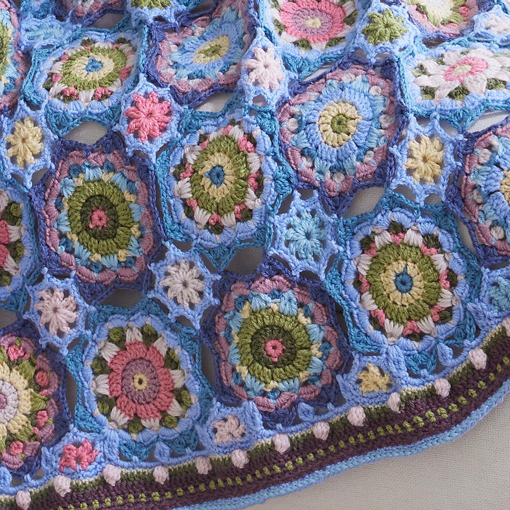 Summer Palace Throw – Mary Maxim