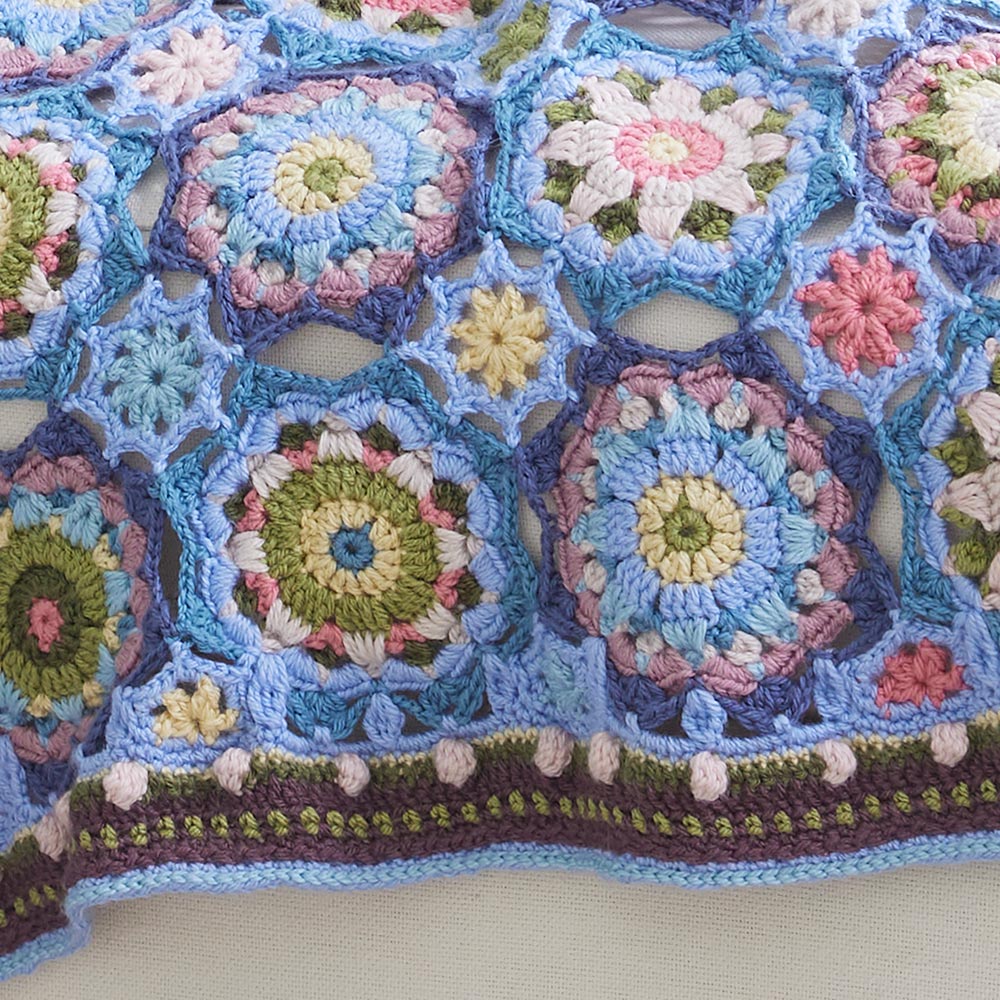 Summer Palace Throw – Mary Maxim