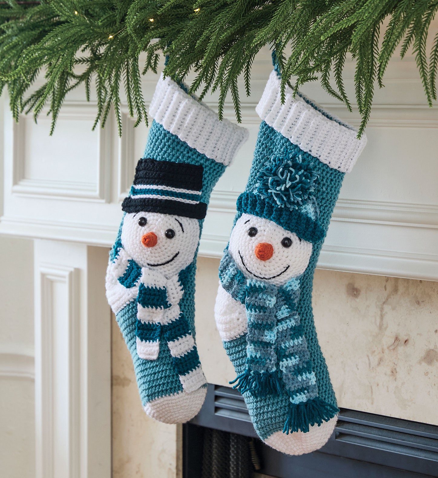 Snow Buddy Stockings – Mary Maxim