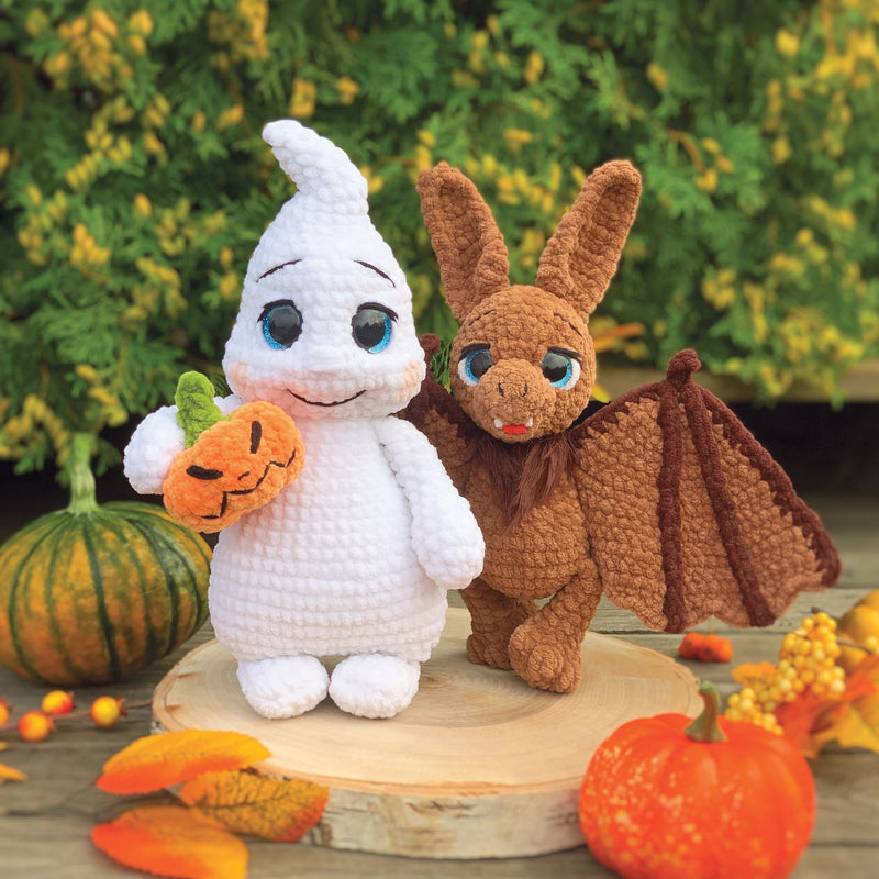 Amigurumi de fantasma y murciélago