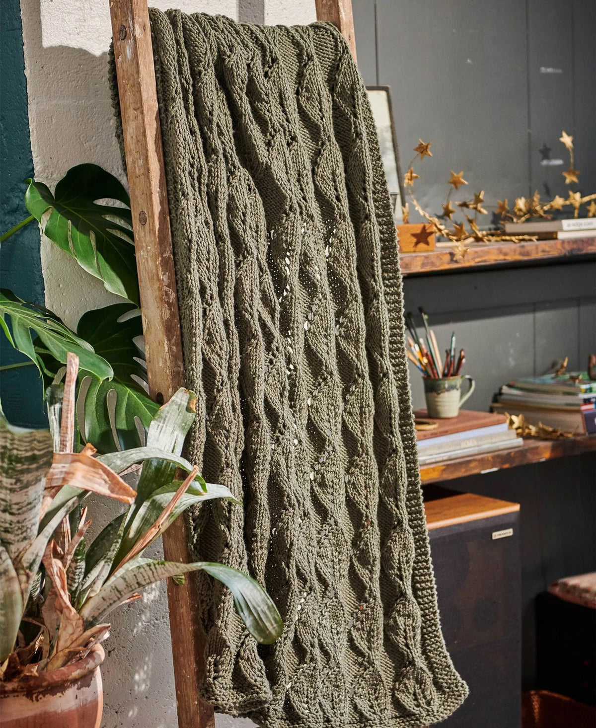 Embossed Leaf Knit Blanket