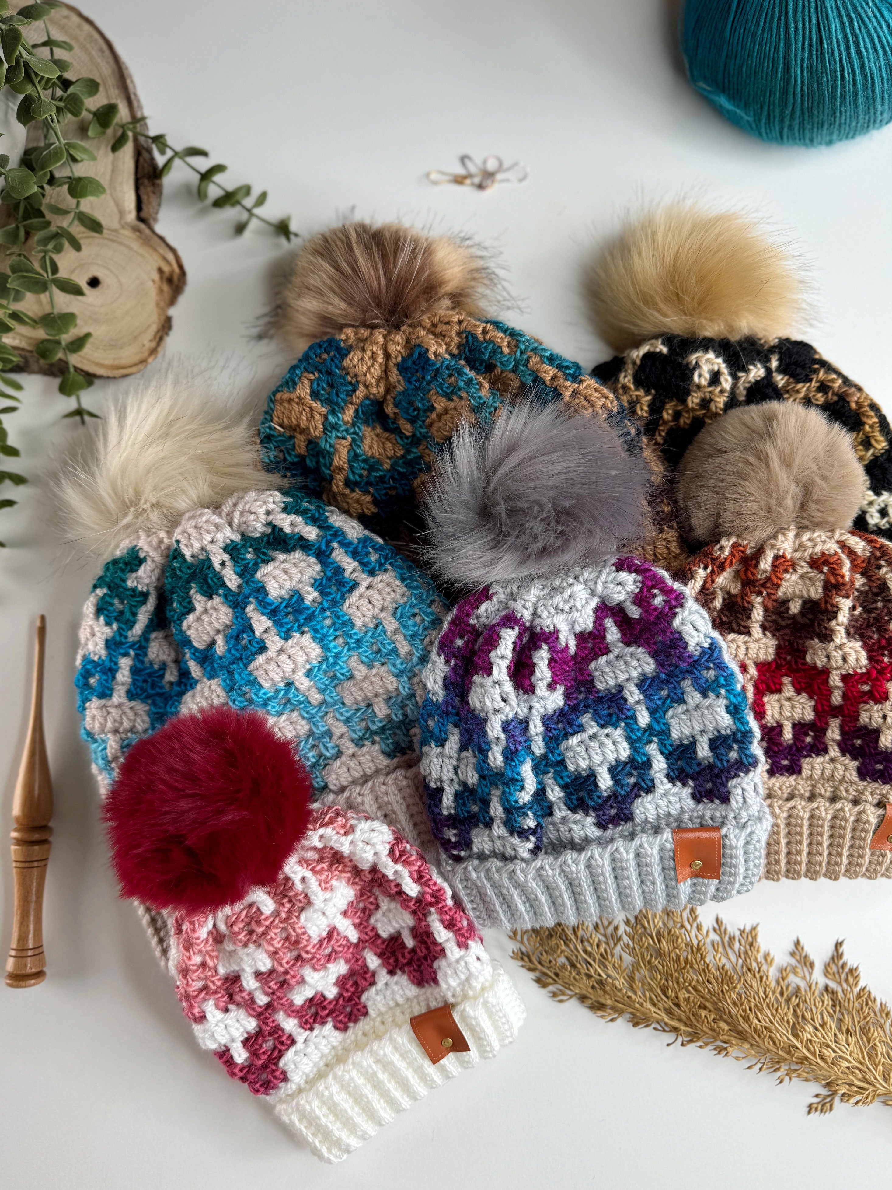 Labyrinth Hat – Mary Maxim