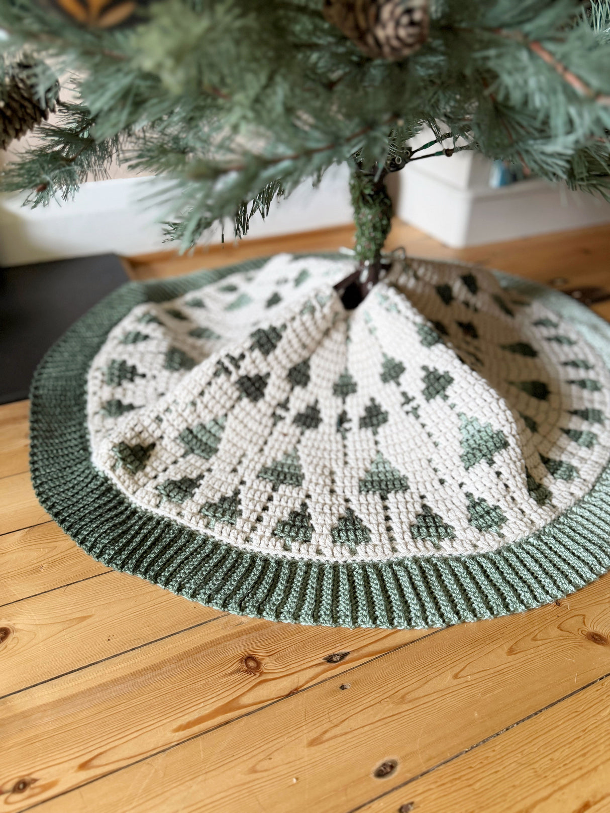 Twinkling Trees Crochet Tree Skirt