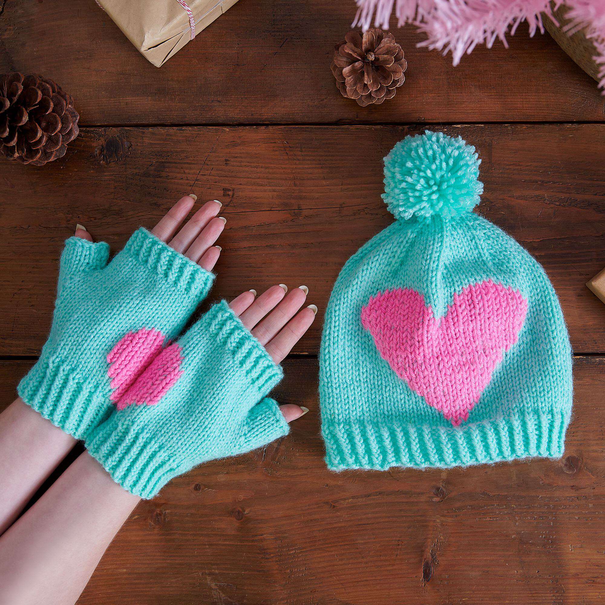 Free Broken Heart Hat and Fingerless Mittens Knit Pattern – Mary Maxim