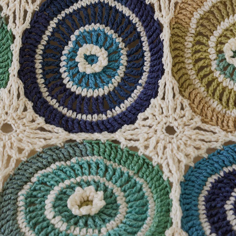 Scallops and Lace Throw – Mary Maxim