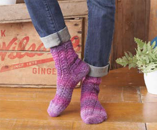 Free Twisting Lace Socks Pattern